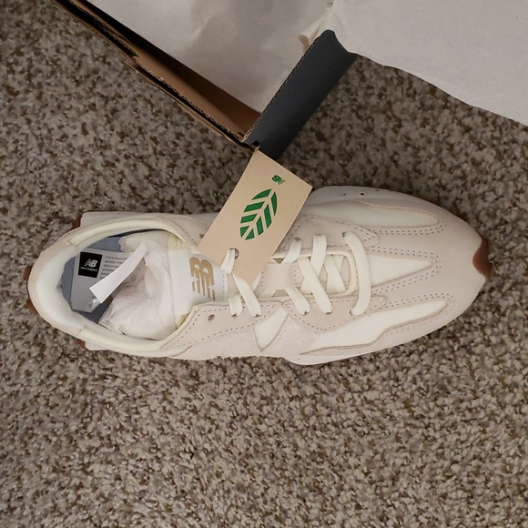 2023 New Balance 327 Women Size 7.5 - Picture 12 of 12